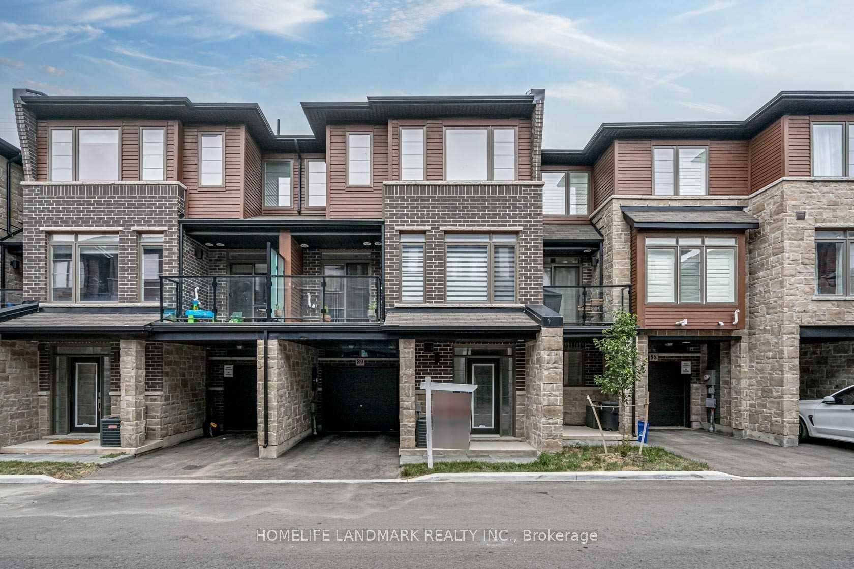 The Stunning 3 Bedroom Townhouse Located In The Community Of Central Park.