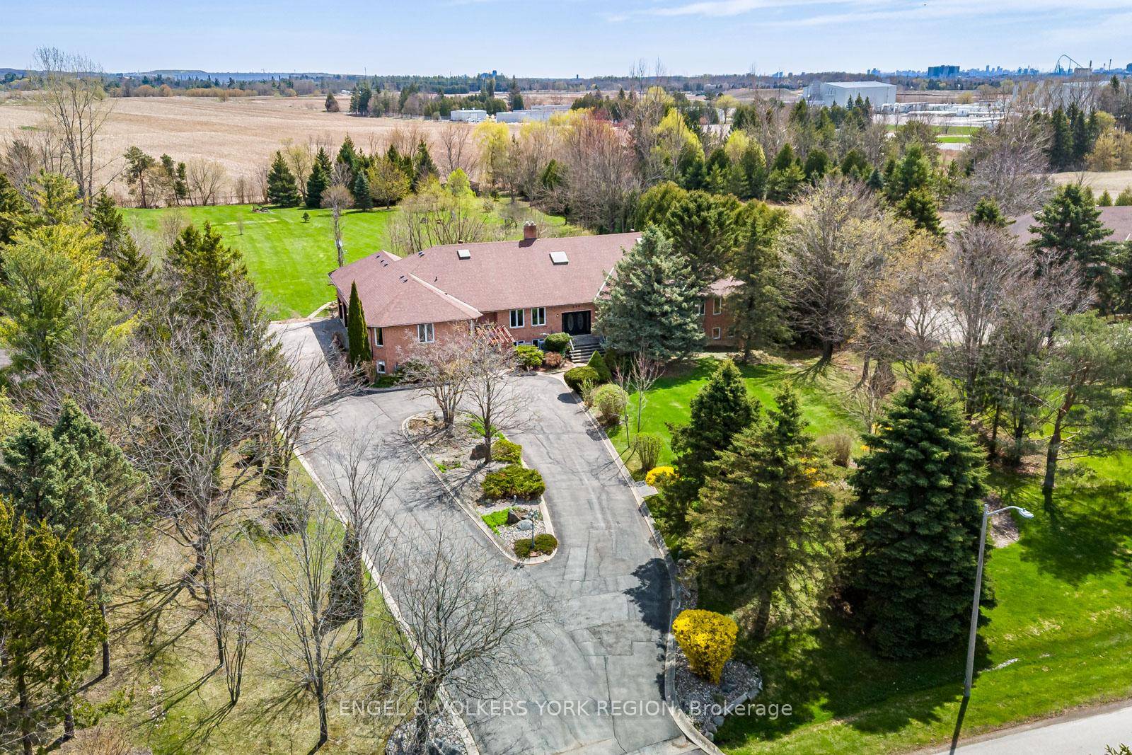 An Unmissable Opportunity in Luxury Living !