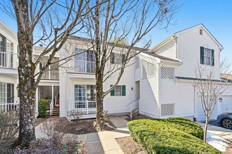 Discover the potential in this spacious 2 bed, 2 bath unit located in the highly desirable community of Spring Ridge.