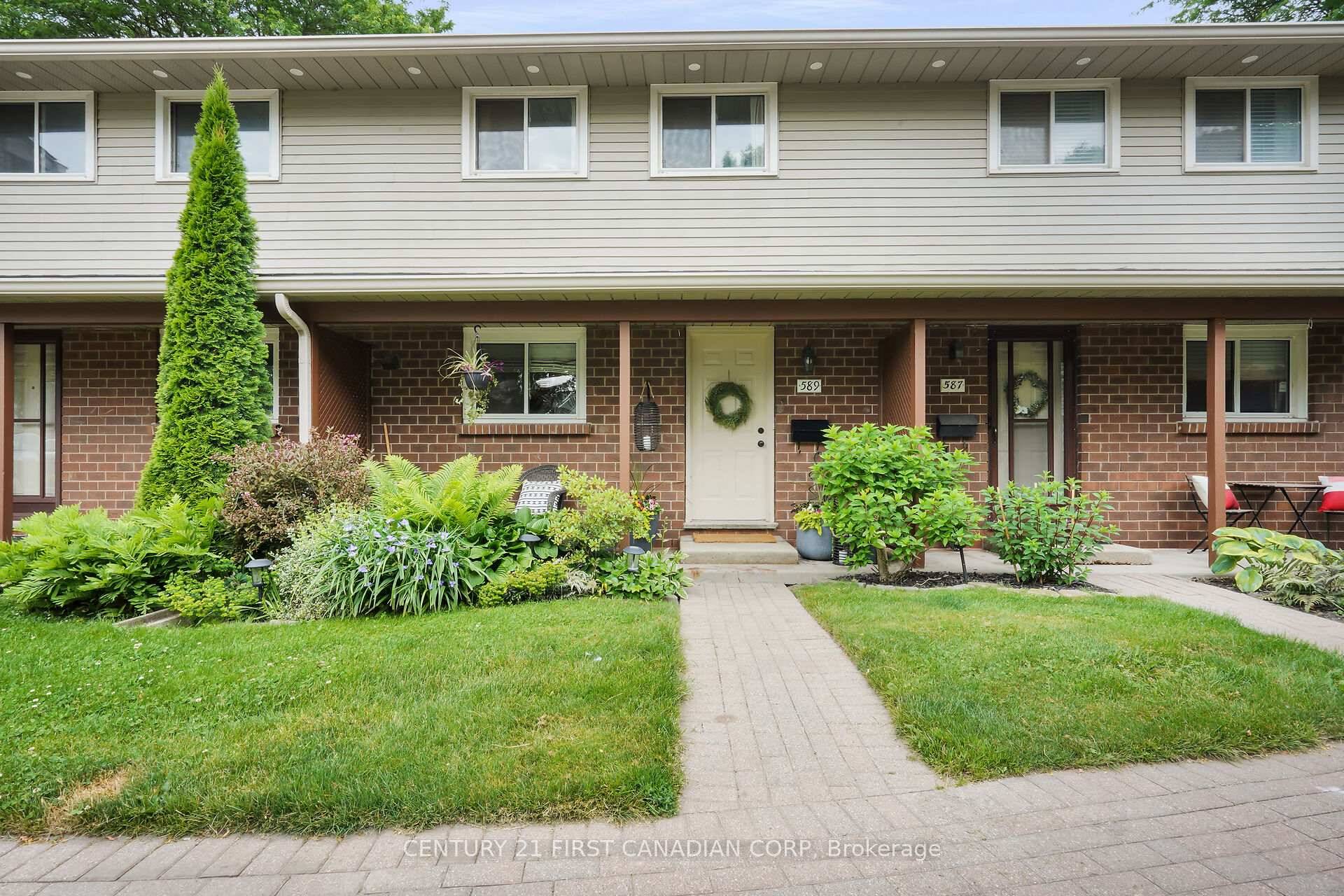 Pride of Ownership Shines in this Warm and Inviting 3 Bedroom Condo Townhouse !