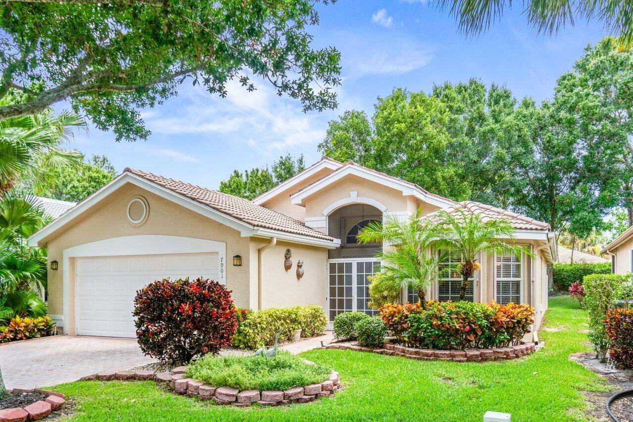 Beautifully updated 3 bedroom 2 bathroom home located in the highly sought after active adult community of Valencia Lakes.
