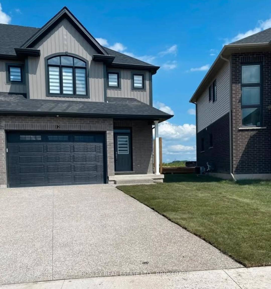 2, 550 utilities. Looking for an A tenant to lease this bright and spacious end unit, 2 storey townhome in the vibrant Rolling Meadows community.