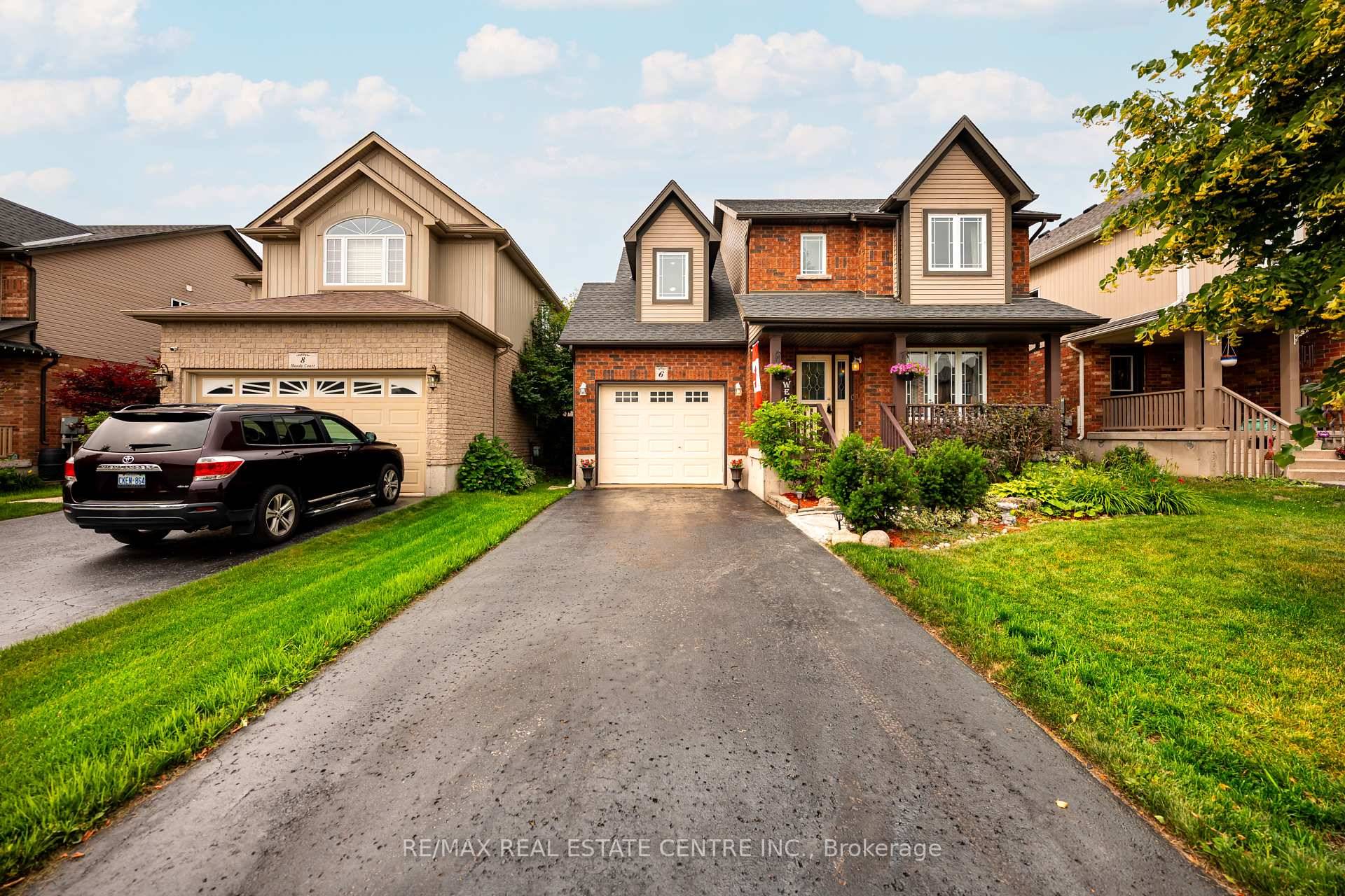 The perfect family home awaits you at 6 Maude Court, with 4 spacious bedrooms, two living spaces this home has room for everyone !