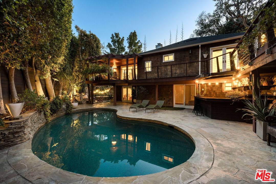2715   La Cuesta Dr 3.0 Hollywood Hills East LA