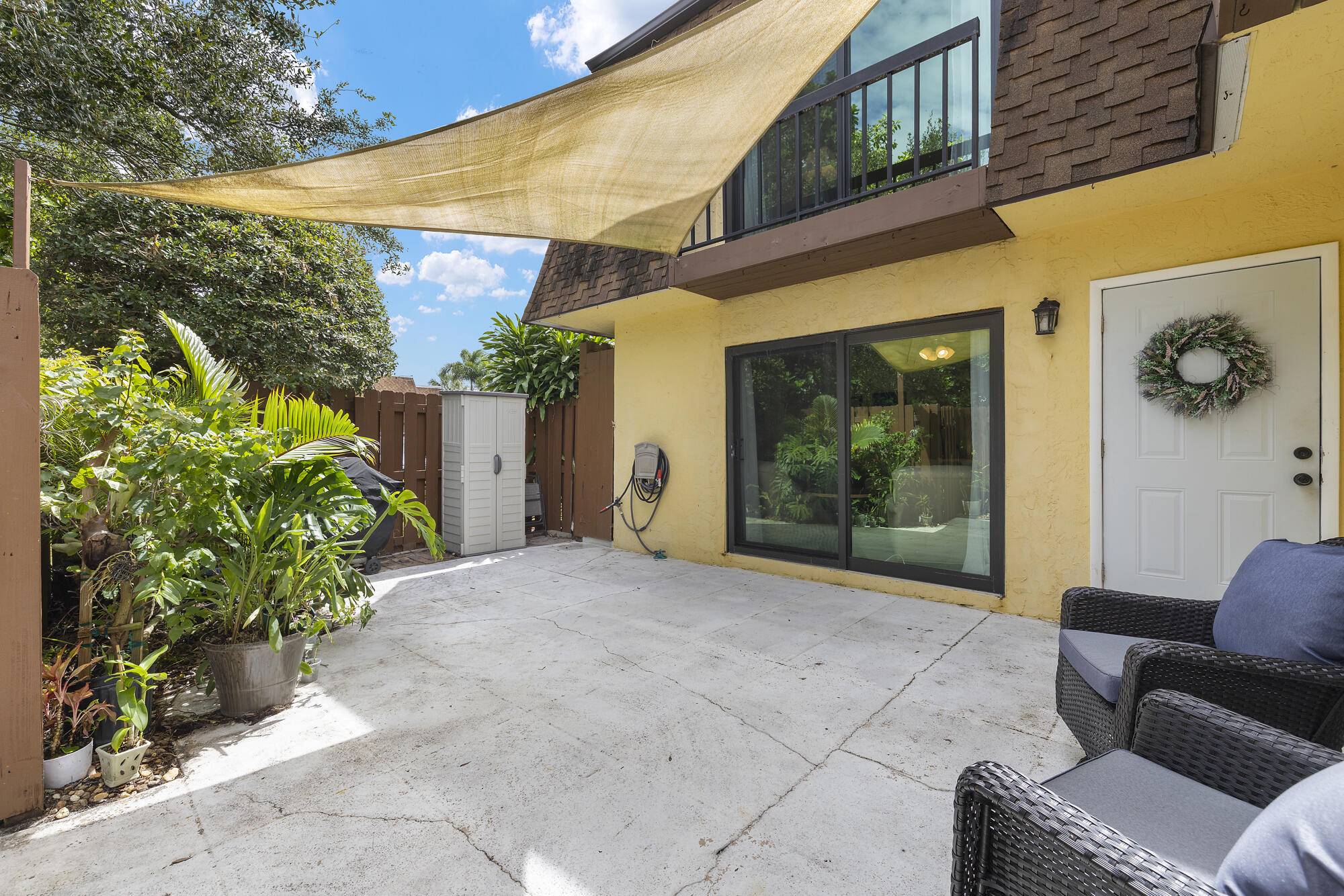 Welcome to Sims Creek ! This is a great opportunity to make your mark in Jupiter.