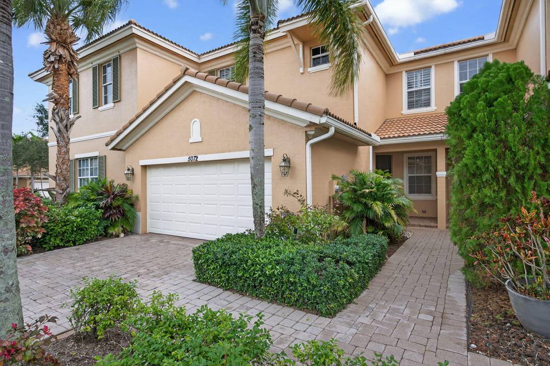 Come home to this light and spacious home in the heart of Palm Beach Gardens.