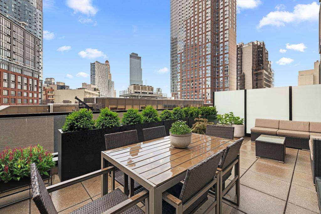 Elevated Living at The Brooklyn GroveExperience the epitome of contemporary urban living with this stunning two bedroom residence boasting dual exposure and a sprawling 411 square foot terrace.
