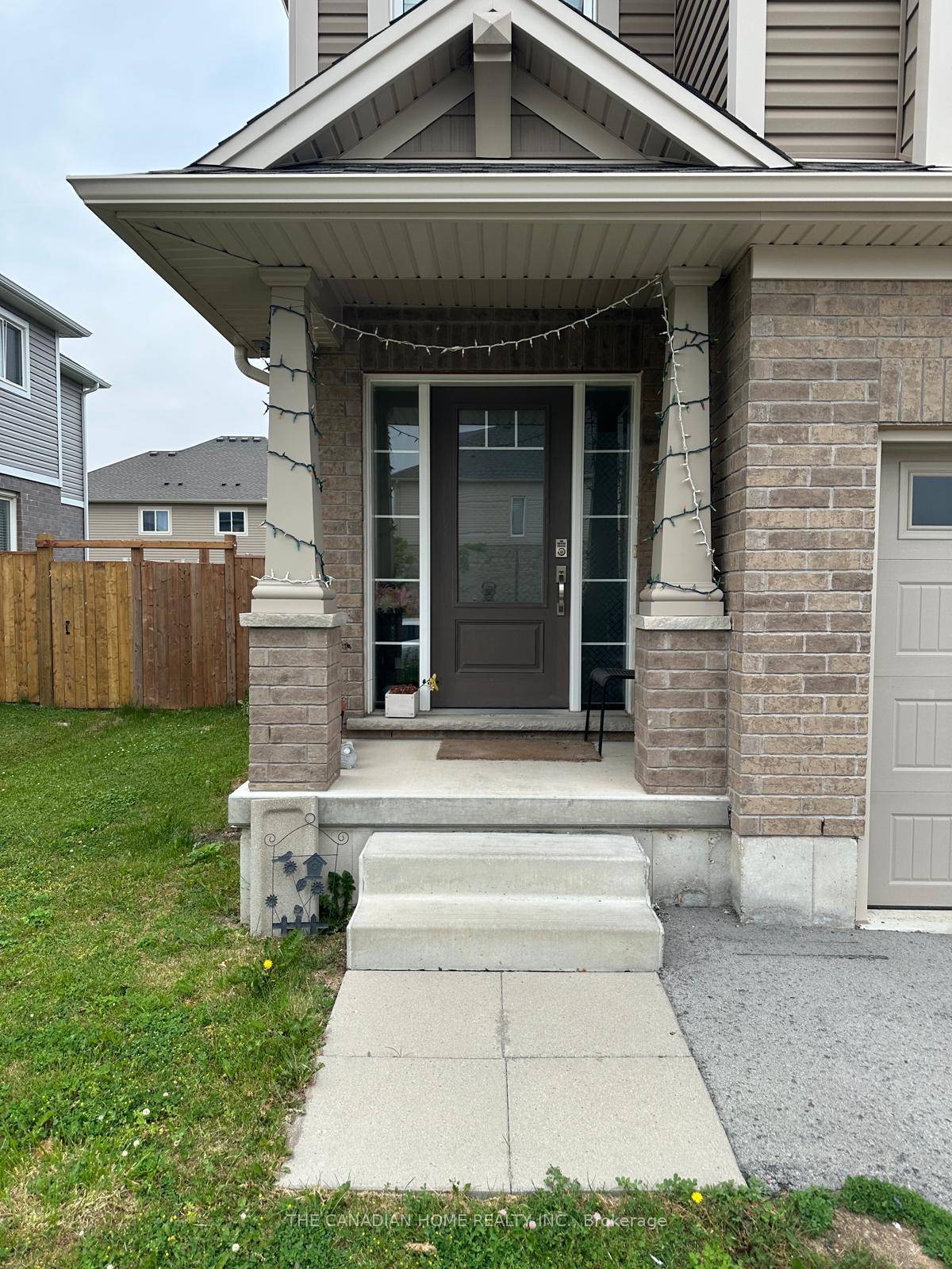 This is a beautiful semi detached home in Thorold, located in the sought after Winterberry area.