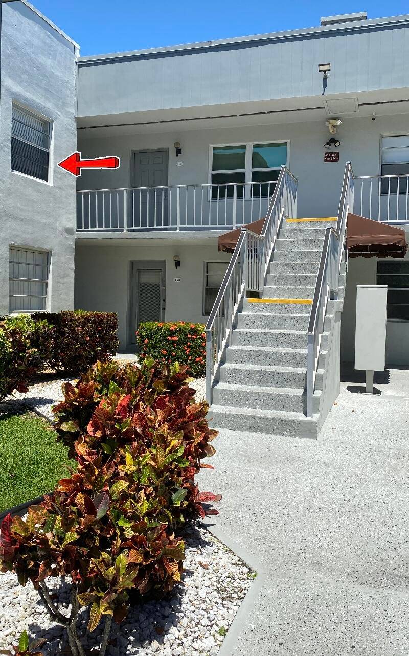 Beautifully Maintained 2nd Floor Unit in 55 Community.