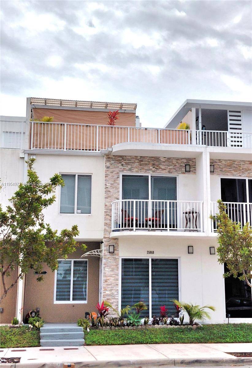 Exquisite Townhouse in the Heart of Homestead !