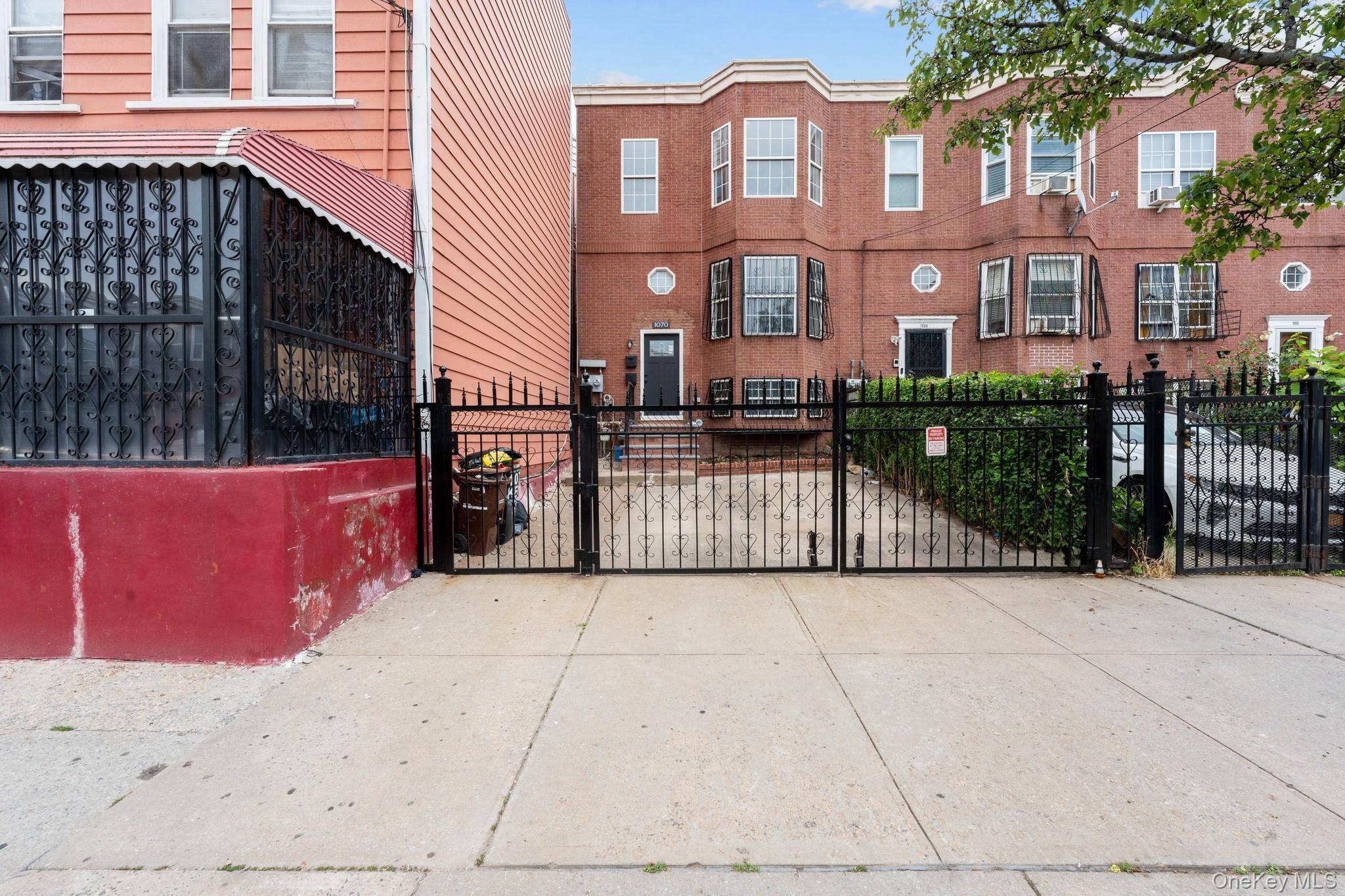 Opportunity Knocks ! Ideal for savvy investors and primary home owners alike !