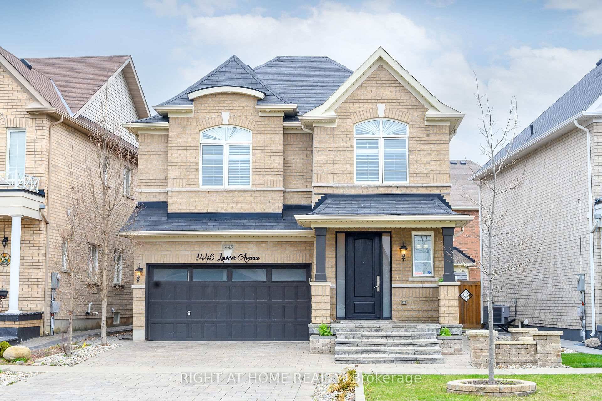 PRESTIGIOUS CLARKE NEIGHBOURHOOD HOME WITH LEGAL BASEMENT APARTMENT !