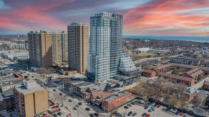 Introducing the brand new LINX Condo, located in the vibrant and highly sought after Danforth and Main neighborhood !