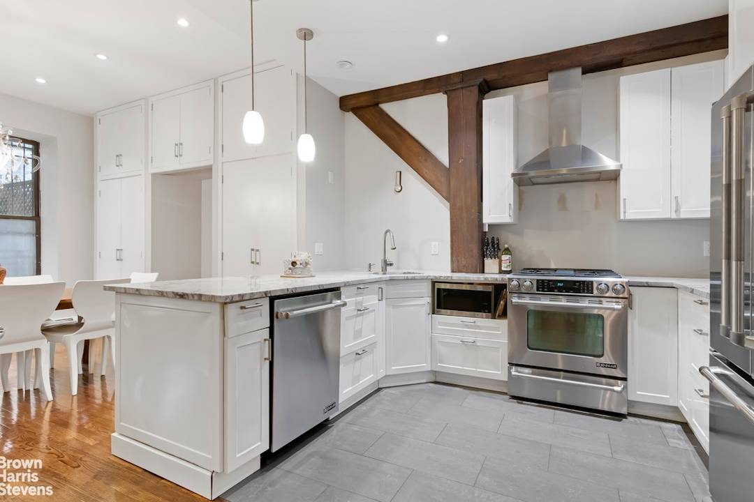 Voluminous 2062sf Duplex with Private Garden Available as a 4 bedroom.