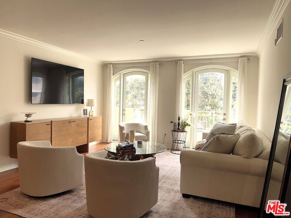 1000   Granville Ave 2BR Brentwood La