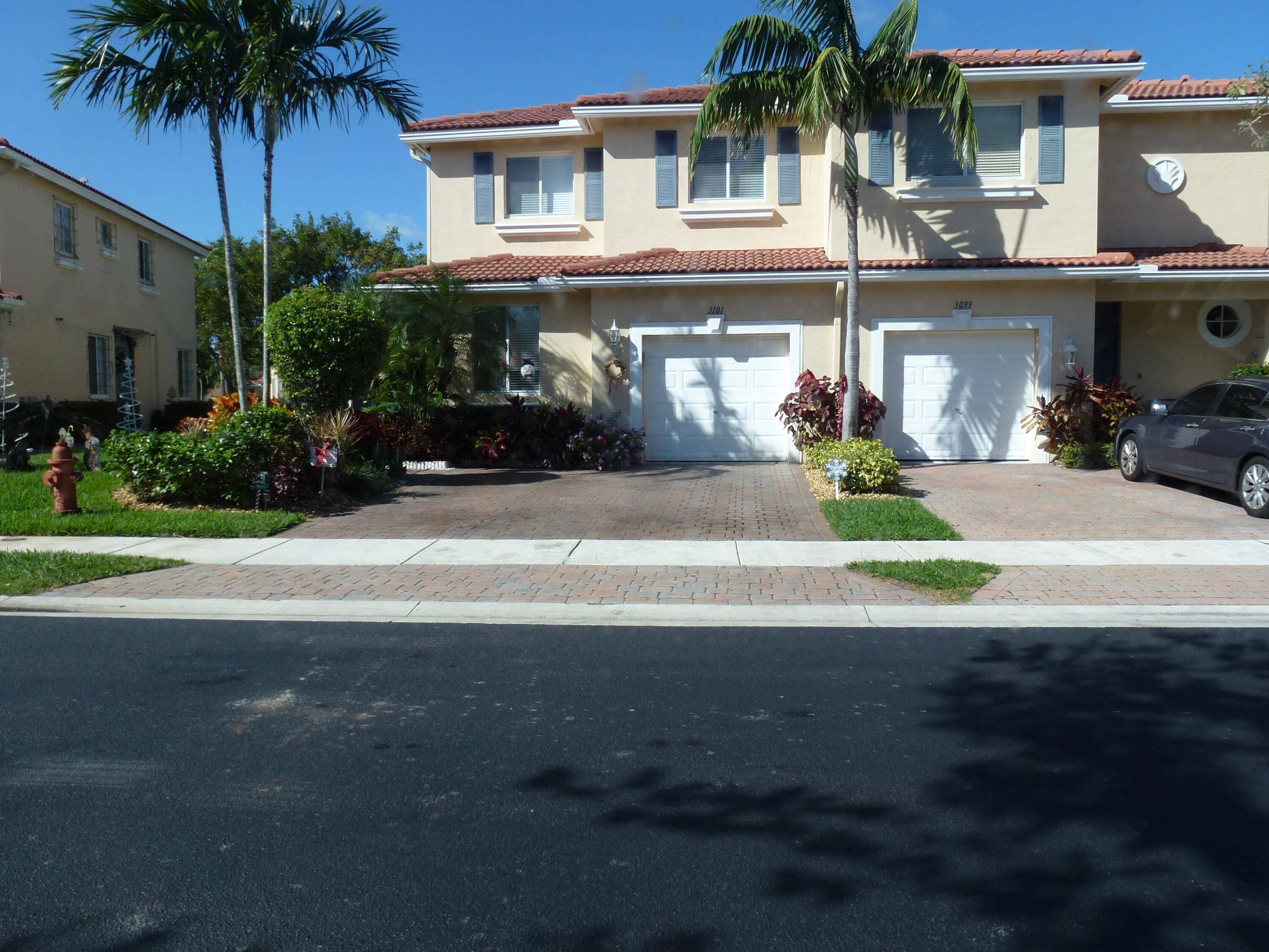 An incredible opportunity to transform this townhouse into your own stylish and comfortable residence.