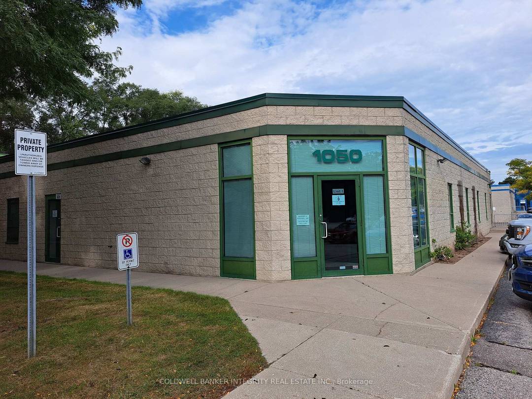 Industrial condo building comprising 4 separately demised units with internal access to all units all have separate services and shipping use all the space, or lease out units until needed ...