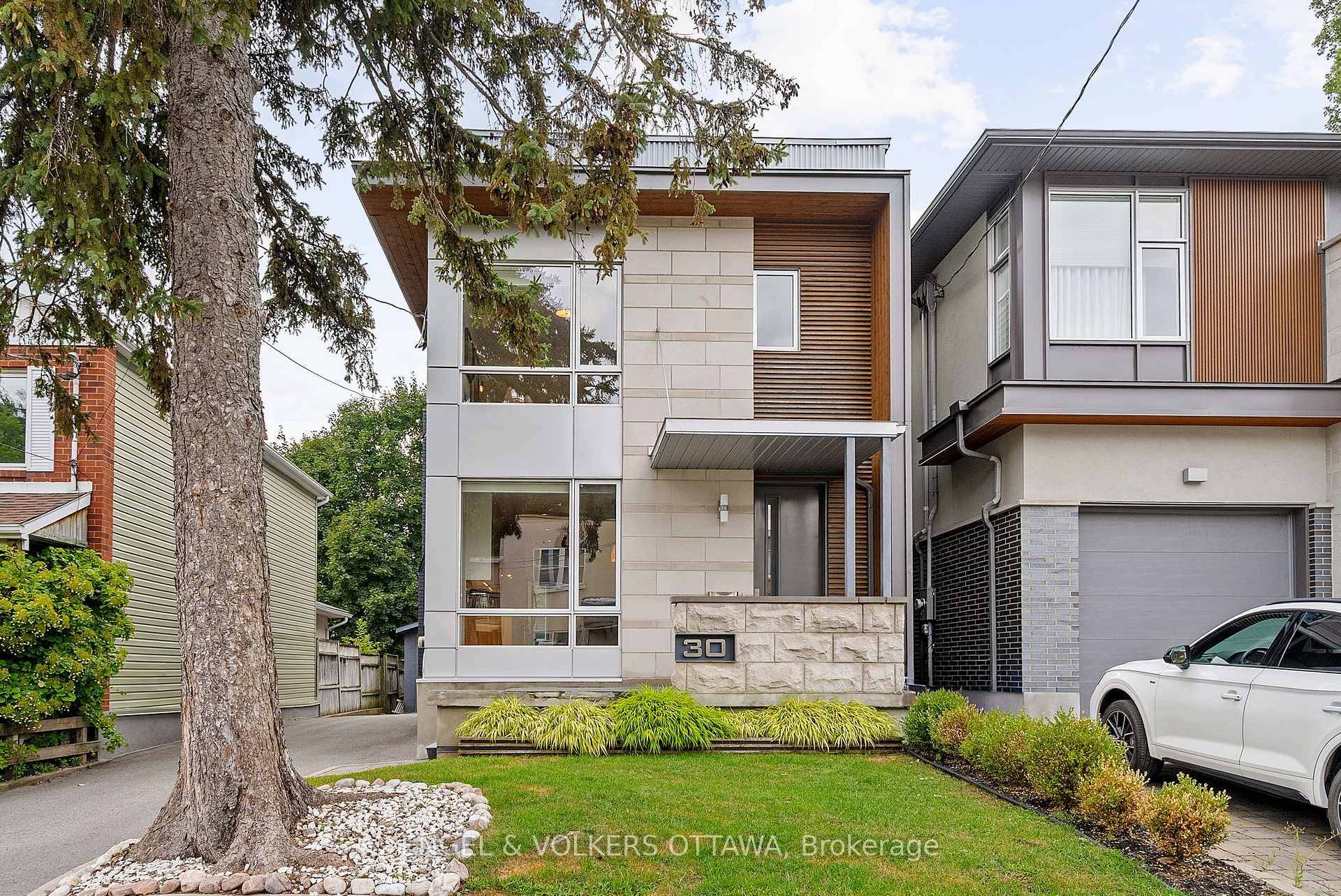 Nestled in the Glebe, this beautiful home offers over 2, 000 sq.