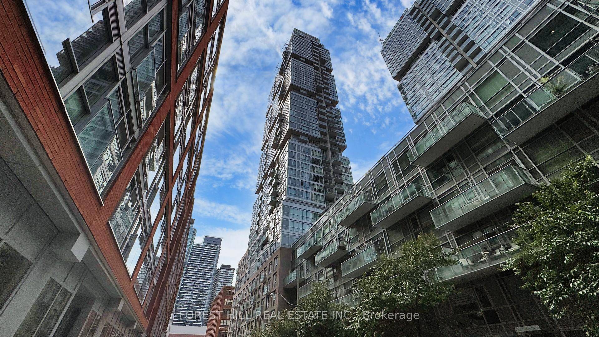 Welcome to this bright and modern 1 bed den corner suite at the highly sought after Studio 2 Condos in the heart of downtown Toronto.