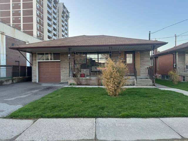 HUGE Fully Detached 4 Bedroom, 4 Bathroom Bungalow.