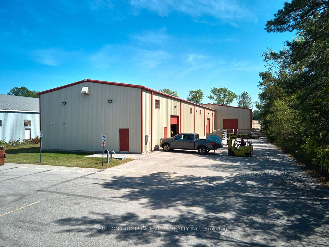Single Tenant Industrial building in Snow Valley Minesing.