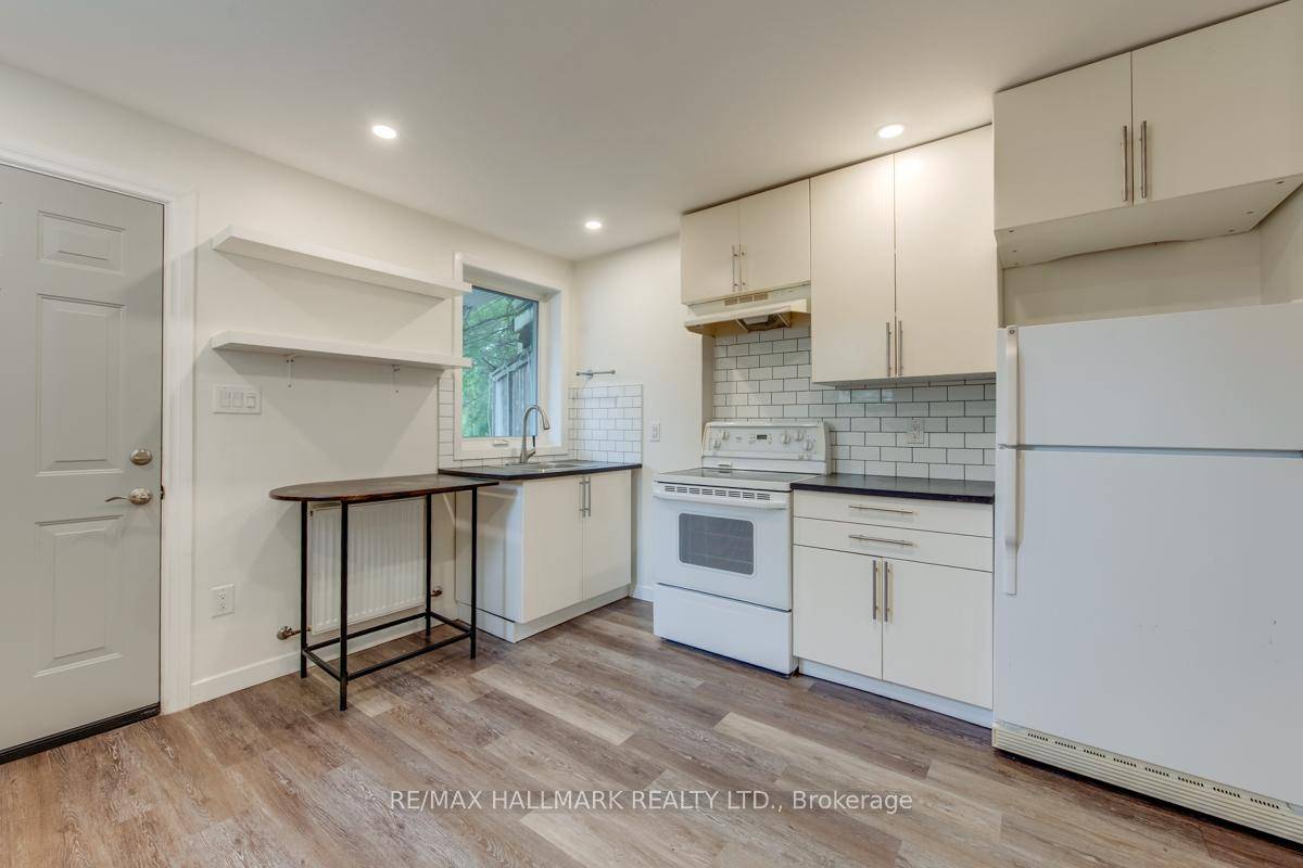 Welcome home ! This modernly updated unit is perfectly situated with TTC buses, streetcars and subway at your doorstep amp ; the boardwalk and Beach at the foot of the ...