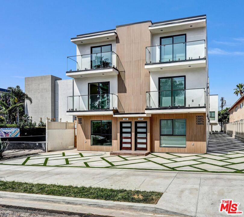 1305 N Sycamore Ave 4BR Hollywood Hills East La