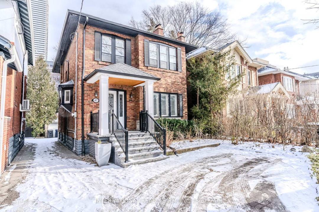 Steps from Yonge and Eglinton !