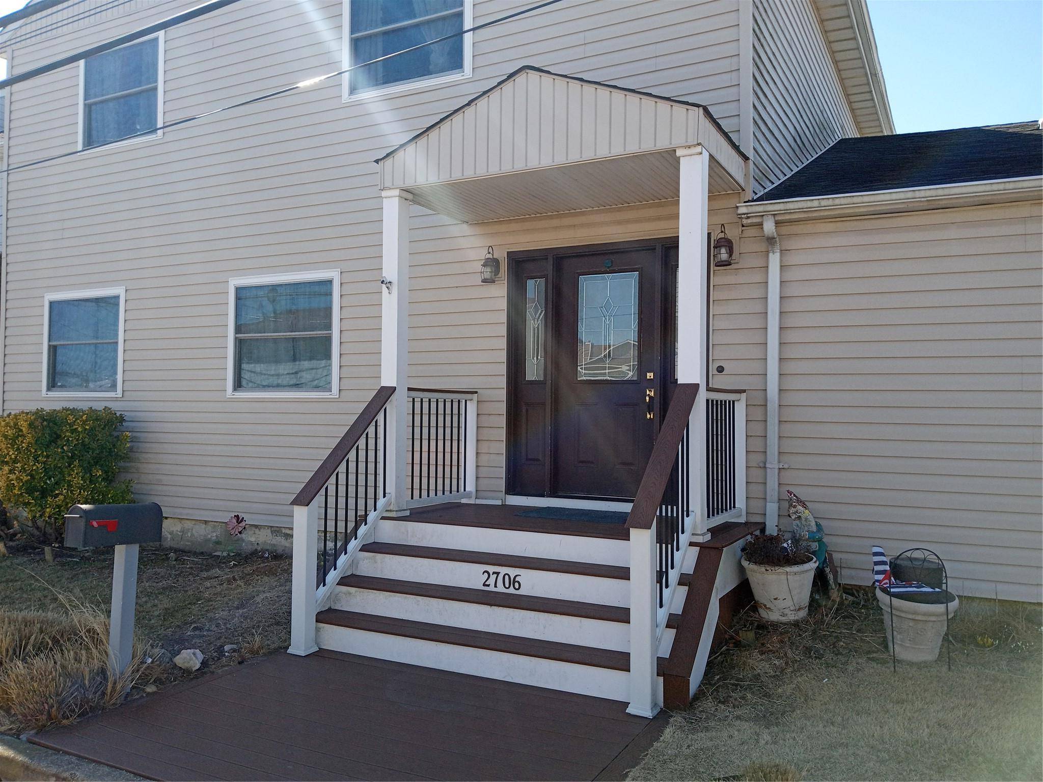 Waterfront with 90 feet of bulkhead and deep water on the Silver River !