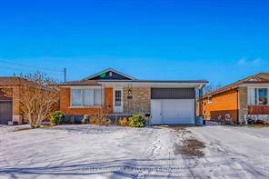 Charming Fully Finished Bungalow in the Heart of Port Colborne's Sugarloaf District !