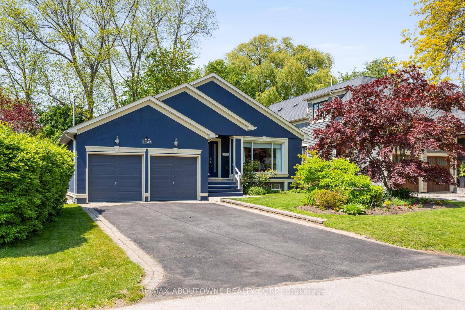 Outstanding Opportunity in Prestigious West Oakville !