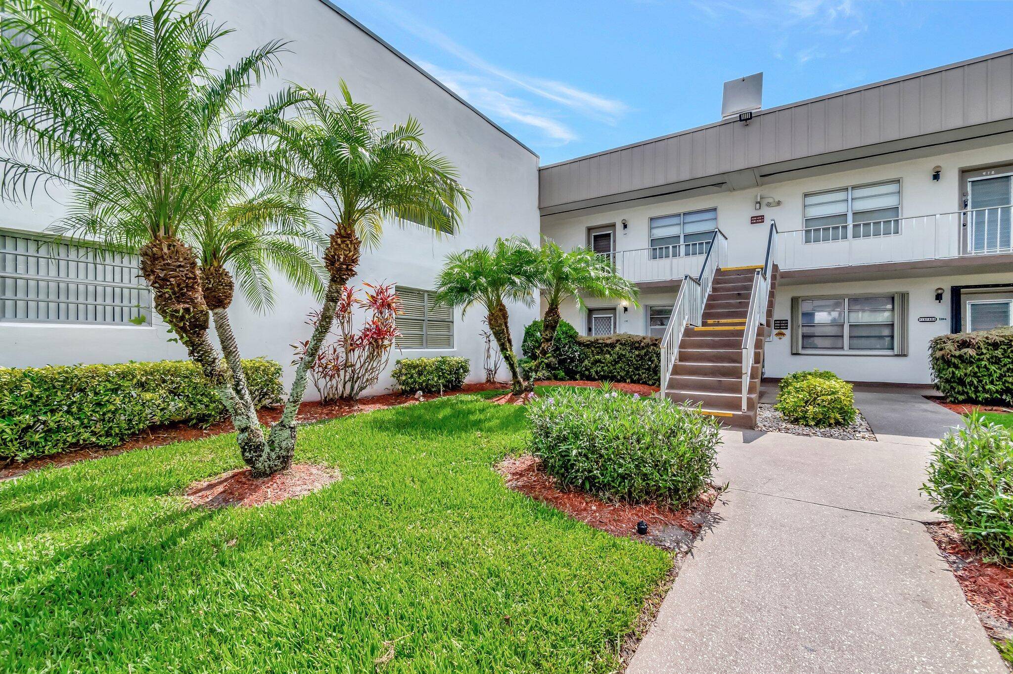 Don't miss this beautifully updated 2 bedroom, 2 bath first floor condo located in the sought after Piedmont section of Kings Point.