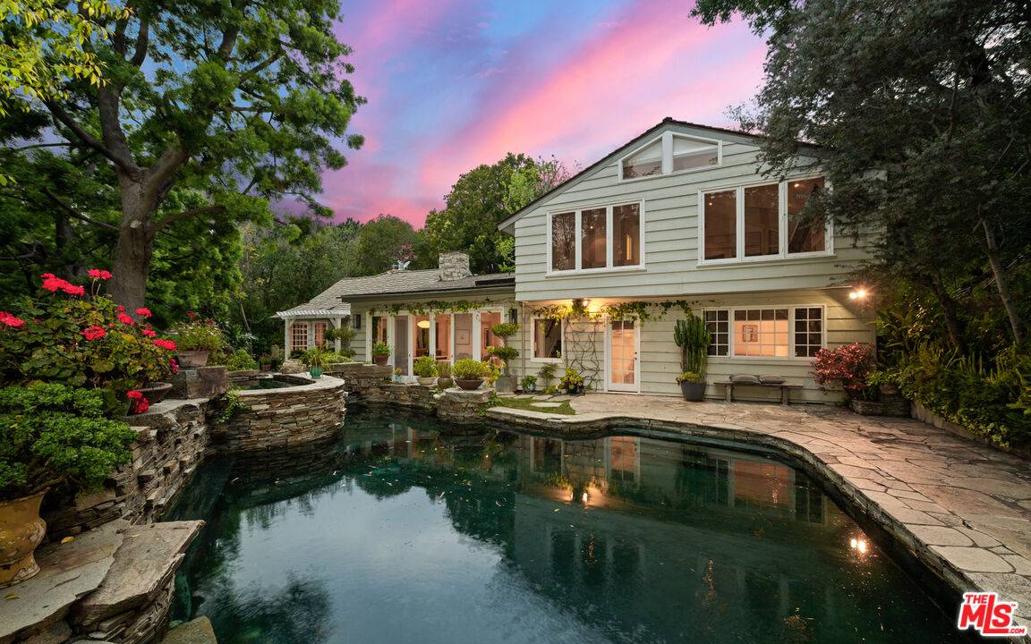 2576 Benedict Canyon Dr 4.0 Beverly Hills Post Office | B.H.P.O. LA