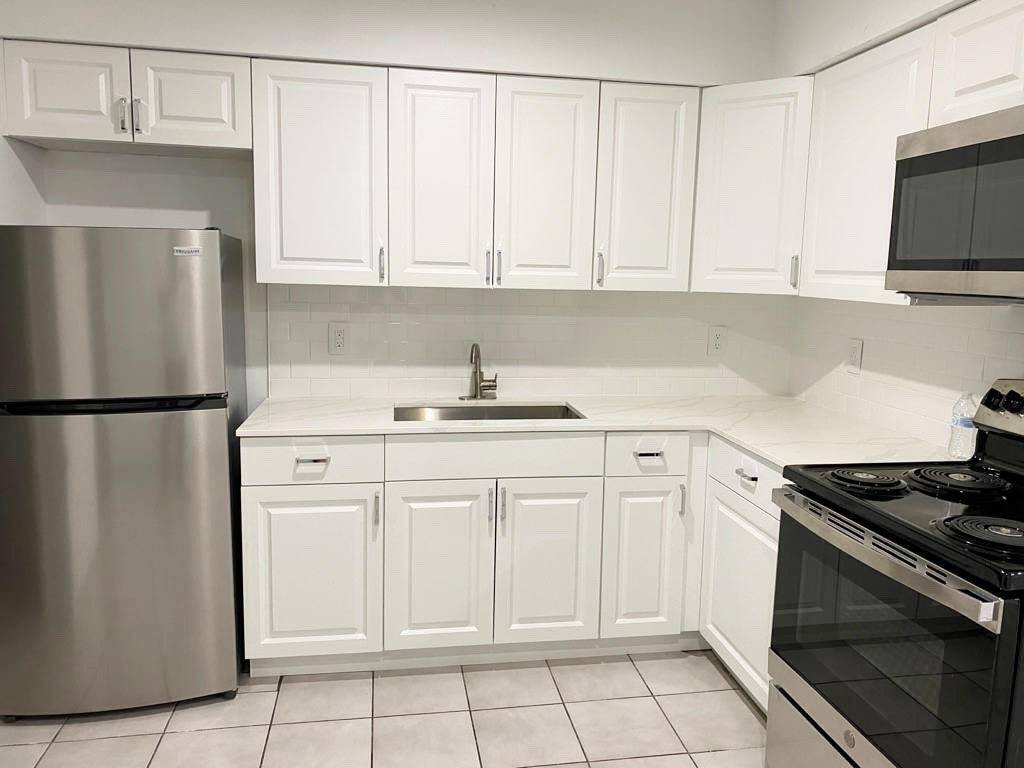 Welcome to this beautifully updated 2 bedroom, 1 bathroom villa, ideally located in the heart of Delray Beach !
