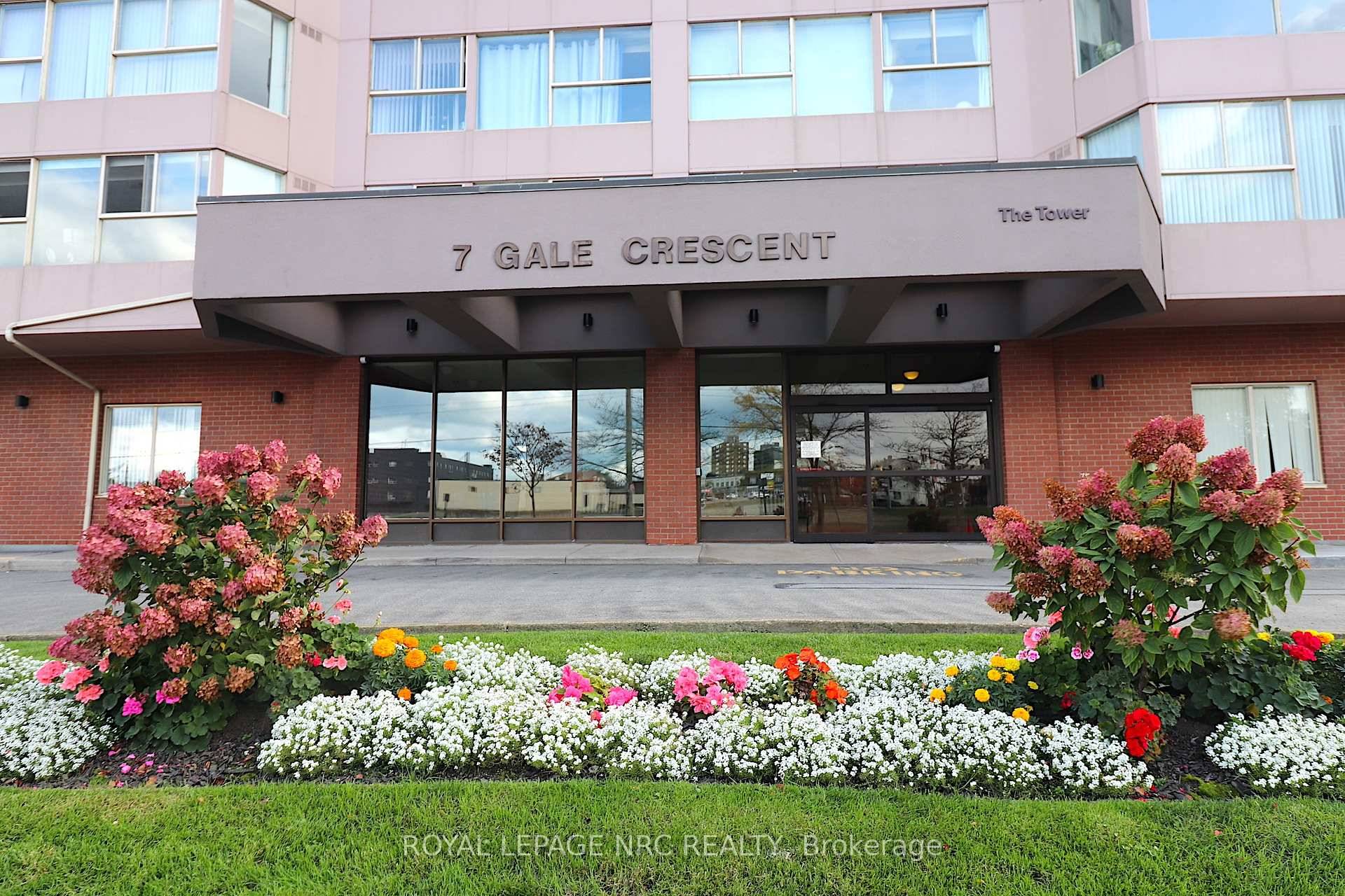 RARE FIND ! Large, Move in Ready Condo with 2 Bedrooms, 2 full Bathrooms, Exclusive Underground Parking, In Suite Laundry and a Den.