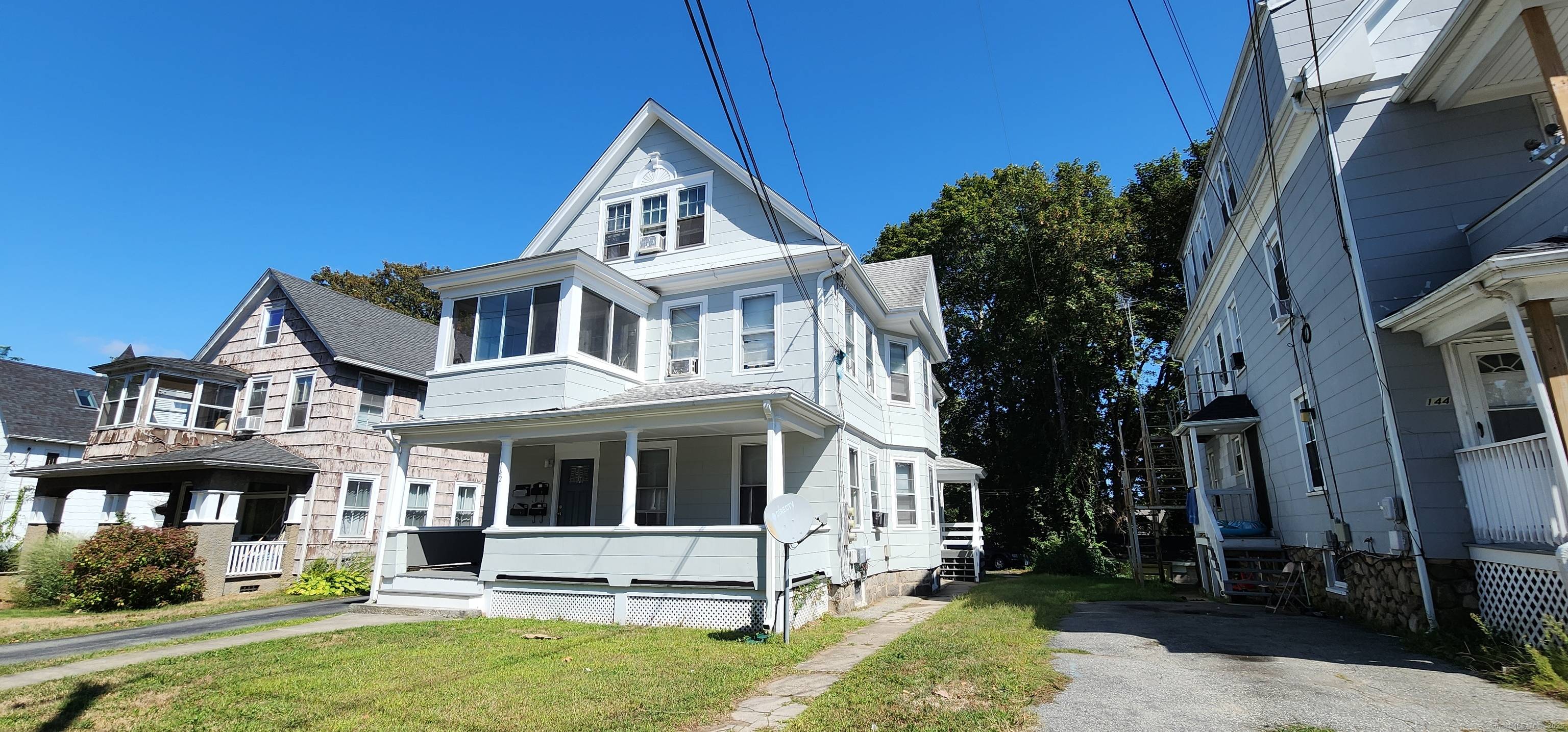 Investment opportunity in the heart of New London !