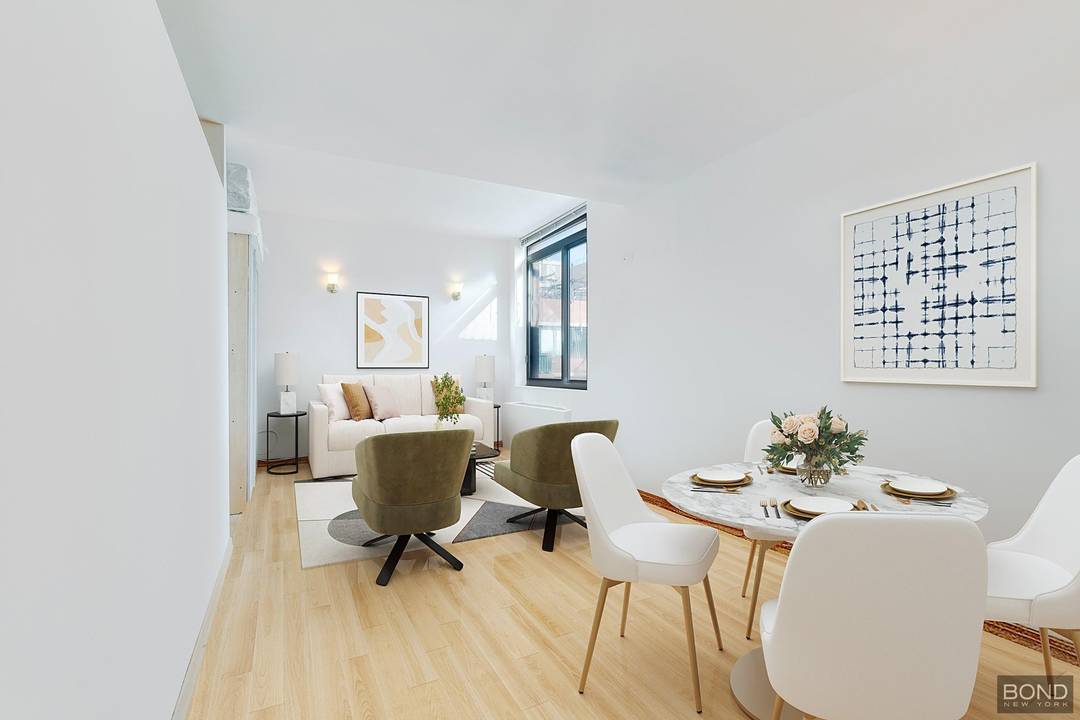 This charming junior one apartment in the heart of the Upper East Side offers beautiful oak floors, a spacious and comfortable open kitchen with full size appliances and generous counter ...