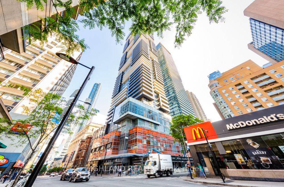 Unbeatable Location ! Steps to U of T, TMU Ryerson, Shopping, Dining amp ; More !