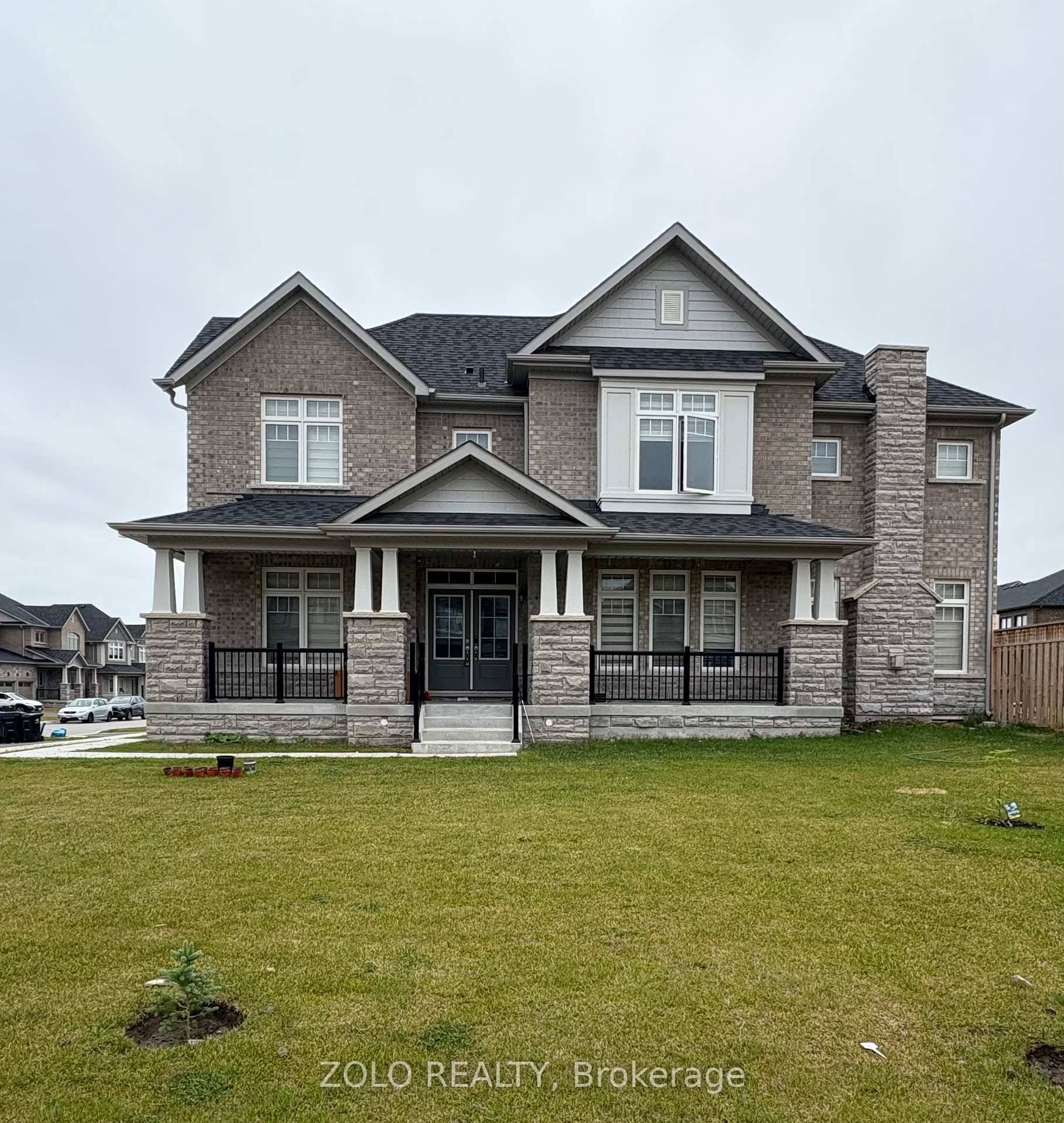 Welcome to this stunning, move in ready 2 storey home located in the highly sought after community of Alcona, Innisfil.