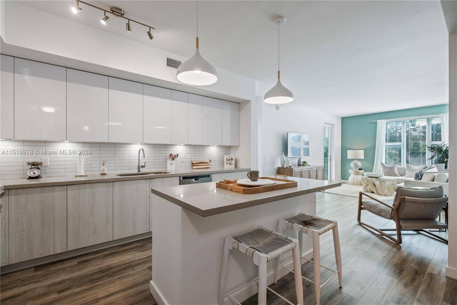 Nestled within a coastal paradise, 10X Fort Lauderdale Apartment Homes offers the perfect retreat while keeping the best destinations in Fort Lauderdale at your fingertips.