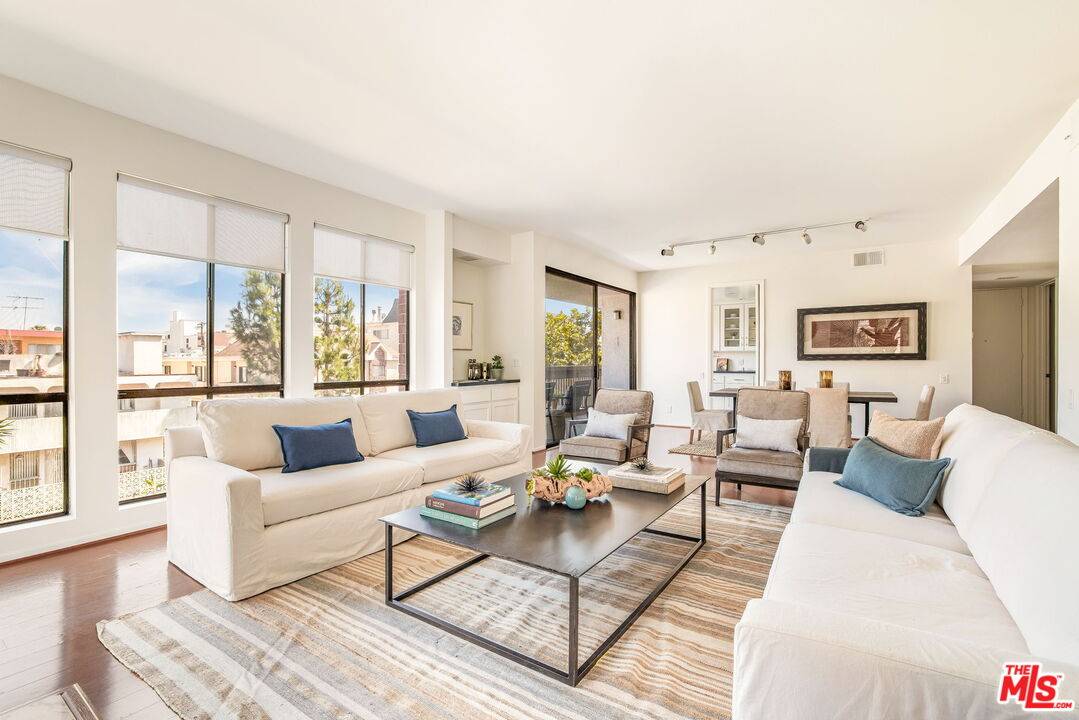 11805   Mayfield Ave 2BR Brentwood La