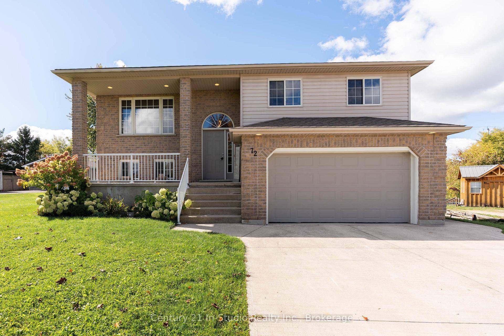 Welcome to 72 Jane Street, a beautifully maintained 3 bedroom, 2 bathroom home tucked away on a quiet, family friendly cul de sac in the heart of Chatsworth.