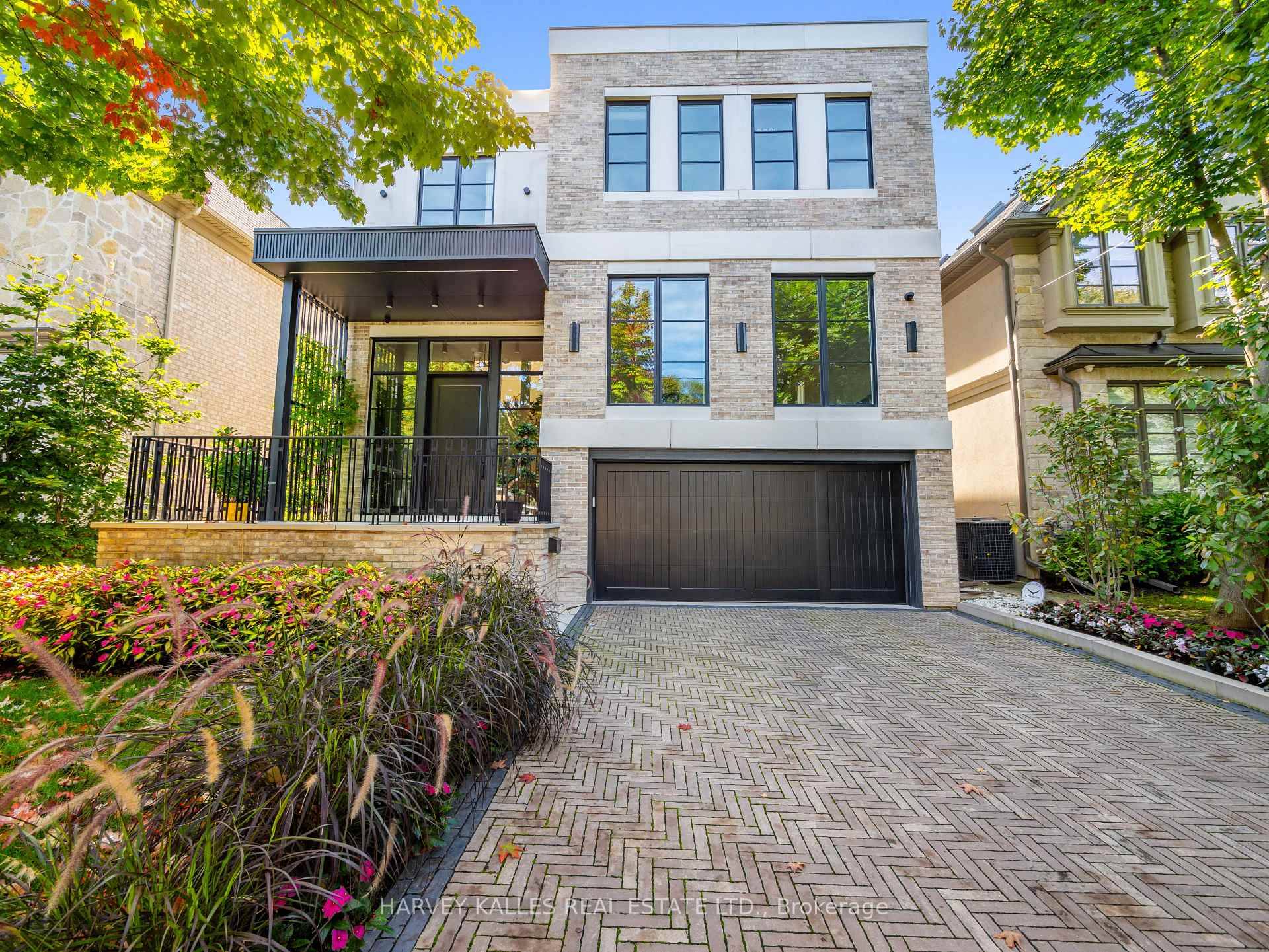 Tucked away on one of Glengrove Aves most serene and coveted stretches in prestigious Lytton Park, this exceptional home is embraced by an enclave of distinguished residences, heightening its aura ...