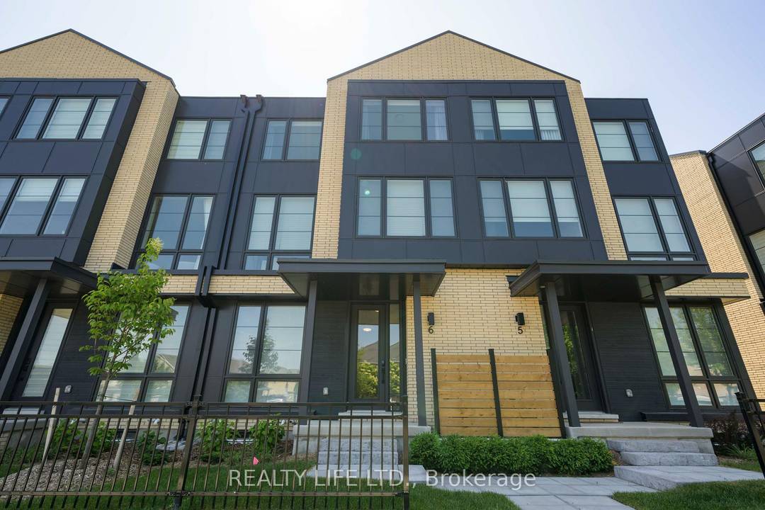 Elevator Unit ! Luxurious Executive 4 Bdrm, 4 Bathroom Town Home In Millcroft Neighborhood !