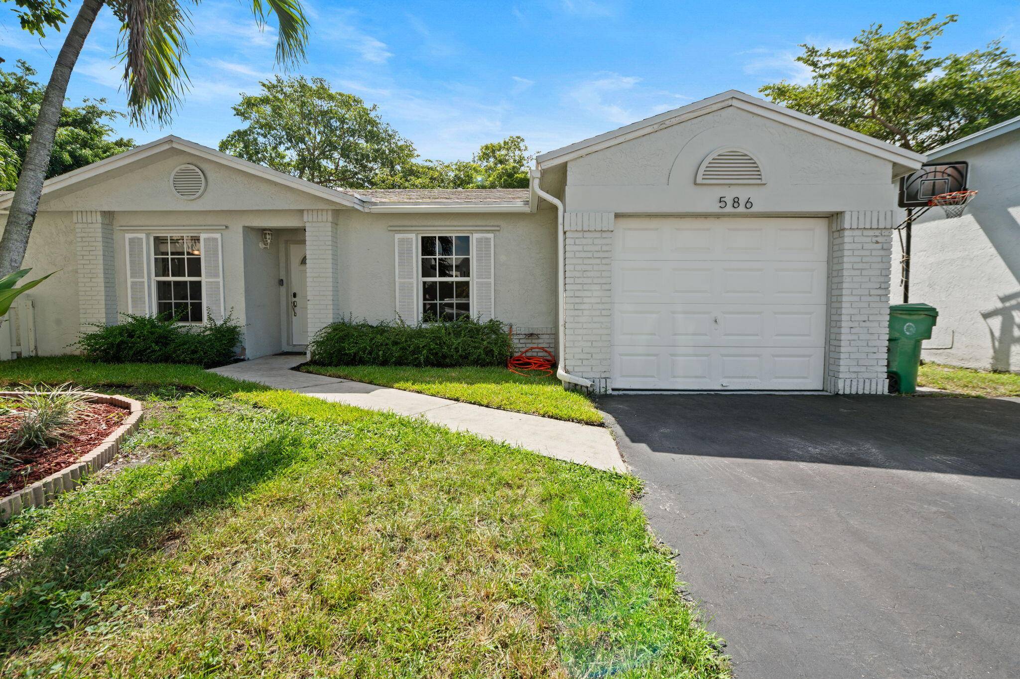 586 Abingdon Way Single Family Palm Beach