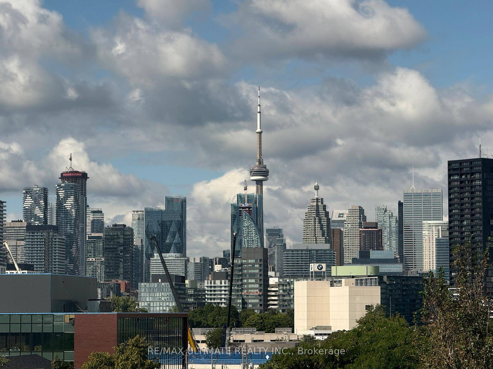 Wonder Condos. 1Bed Den with 10 10 View of the City.