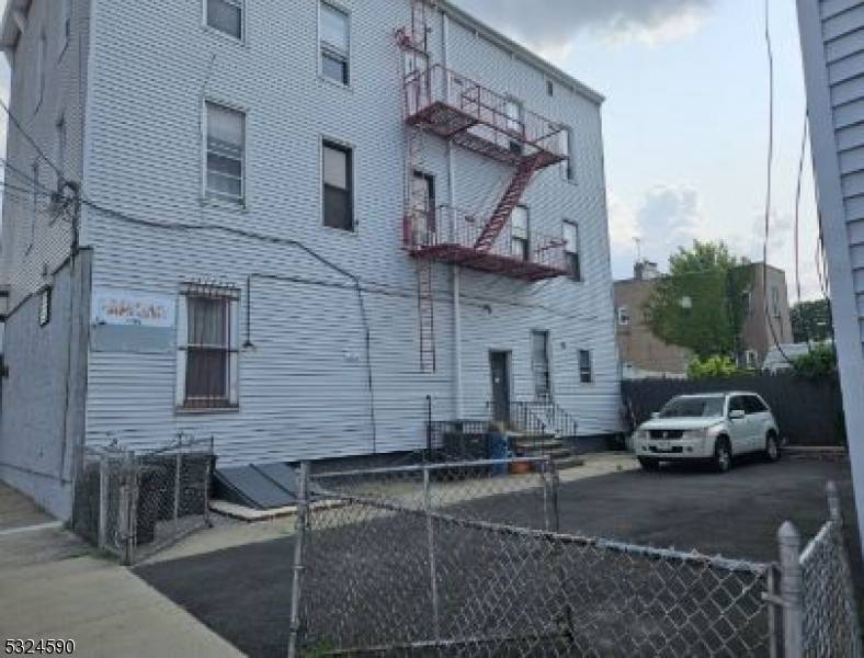 A JEWEL A ONE OF A KIND AND MIX USE INVESTMENT OPPORTUNITY IN GREENVILLE SECTION.