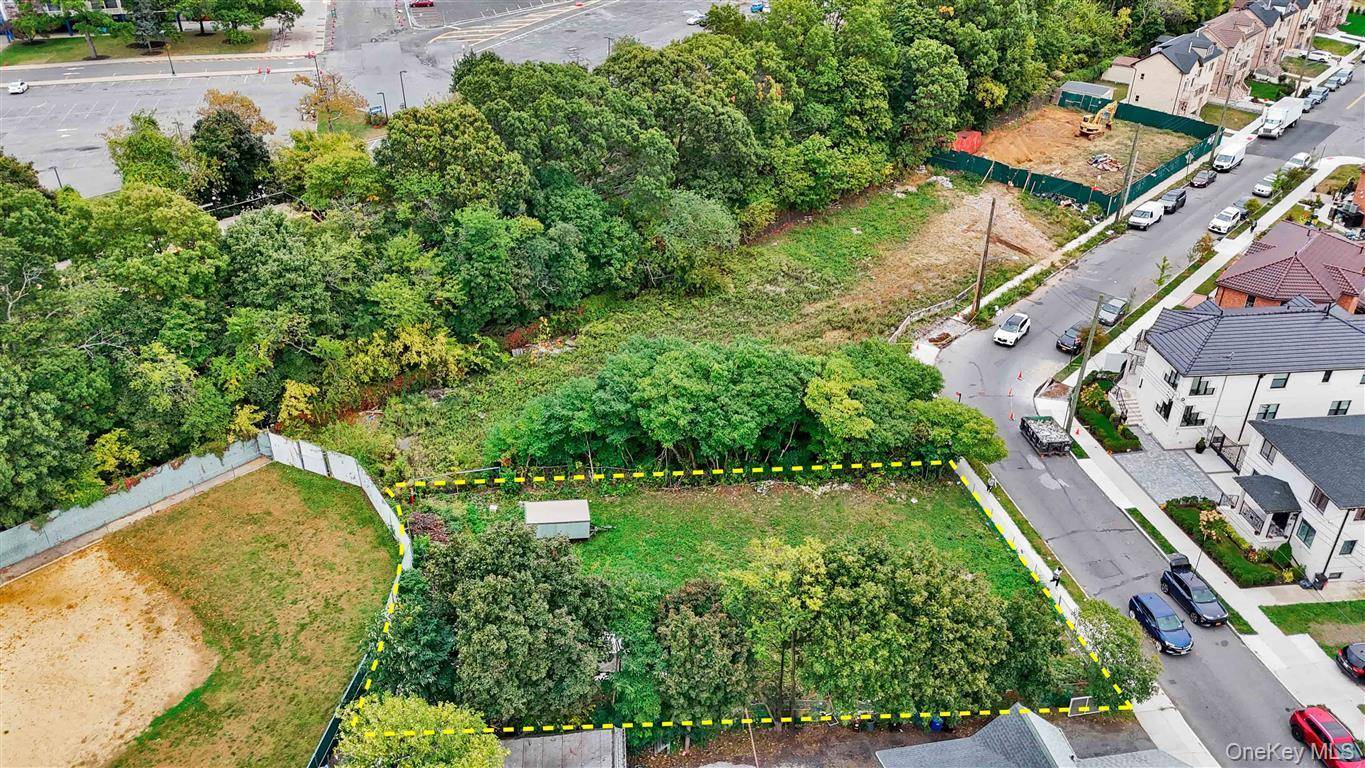 4 contiguous lots for sale in Ozone Park, Queens !