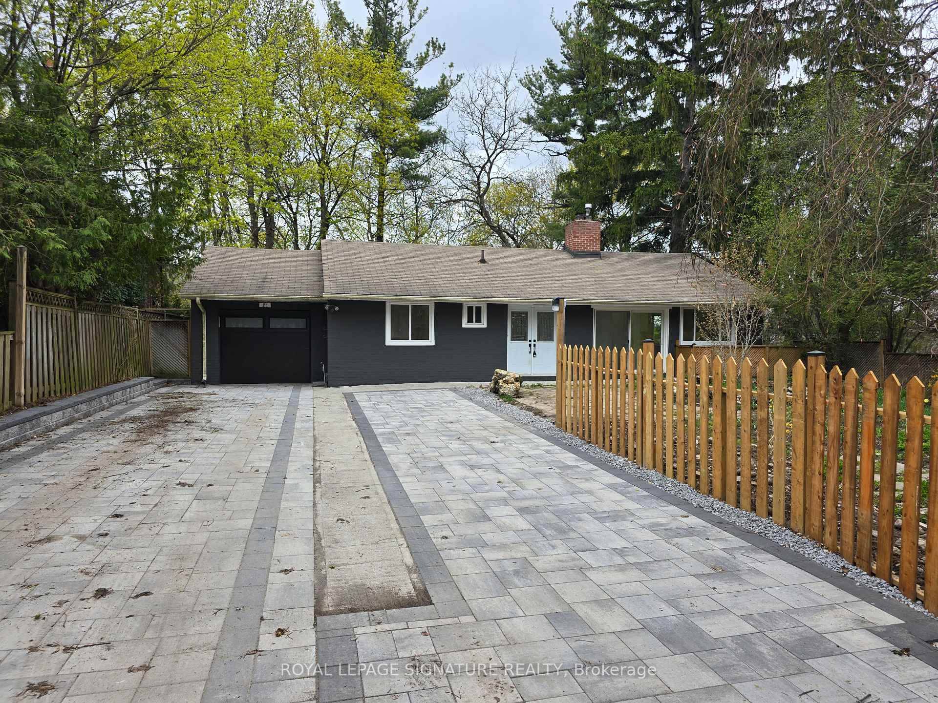 Welcome to 21 Donwoods, nestled in the heart of the prestigious Hogg's Hollow !
