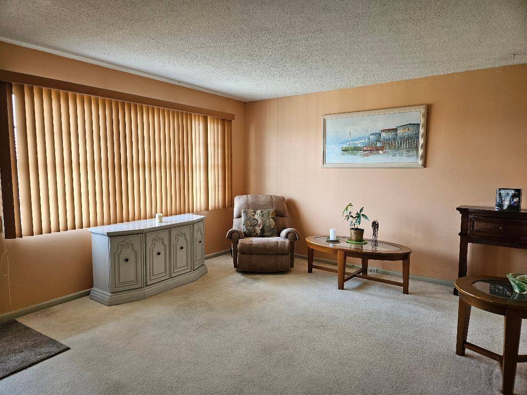 3rd floor 1 bedroom and 1 1 2 bath located near the elevator.